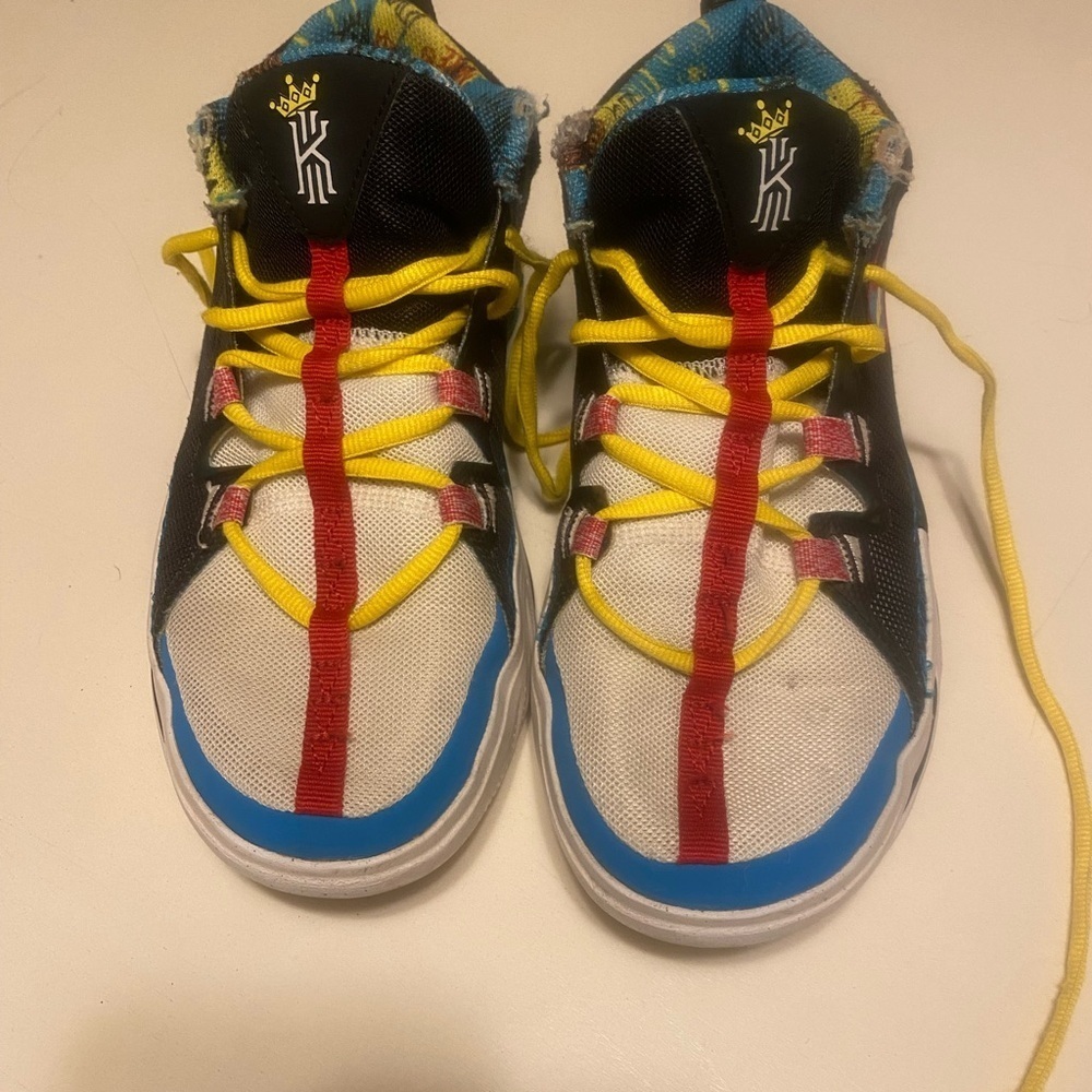 Nike kyrie irving flytrap FD0215-001 Youth Size 5.5 Distressed No Box See Photos - Picture 1 of 8
